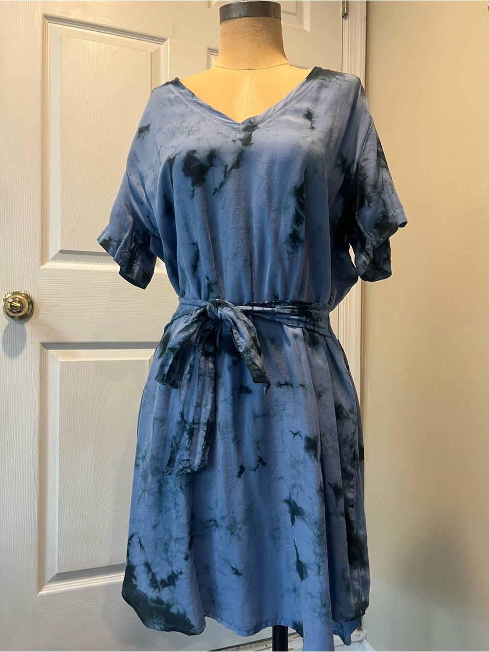 Anthropologie Cloth & Stone Blue Tye Dye dress with tie waist size xl